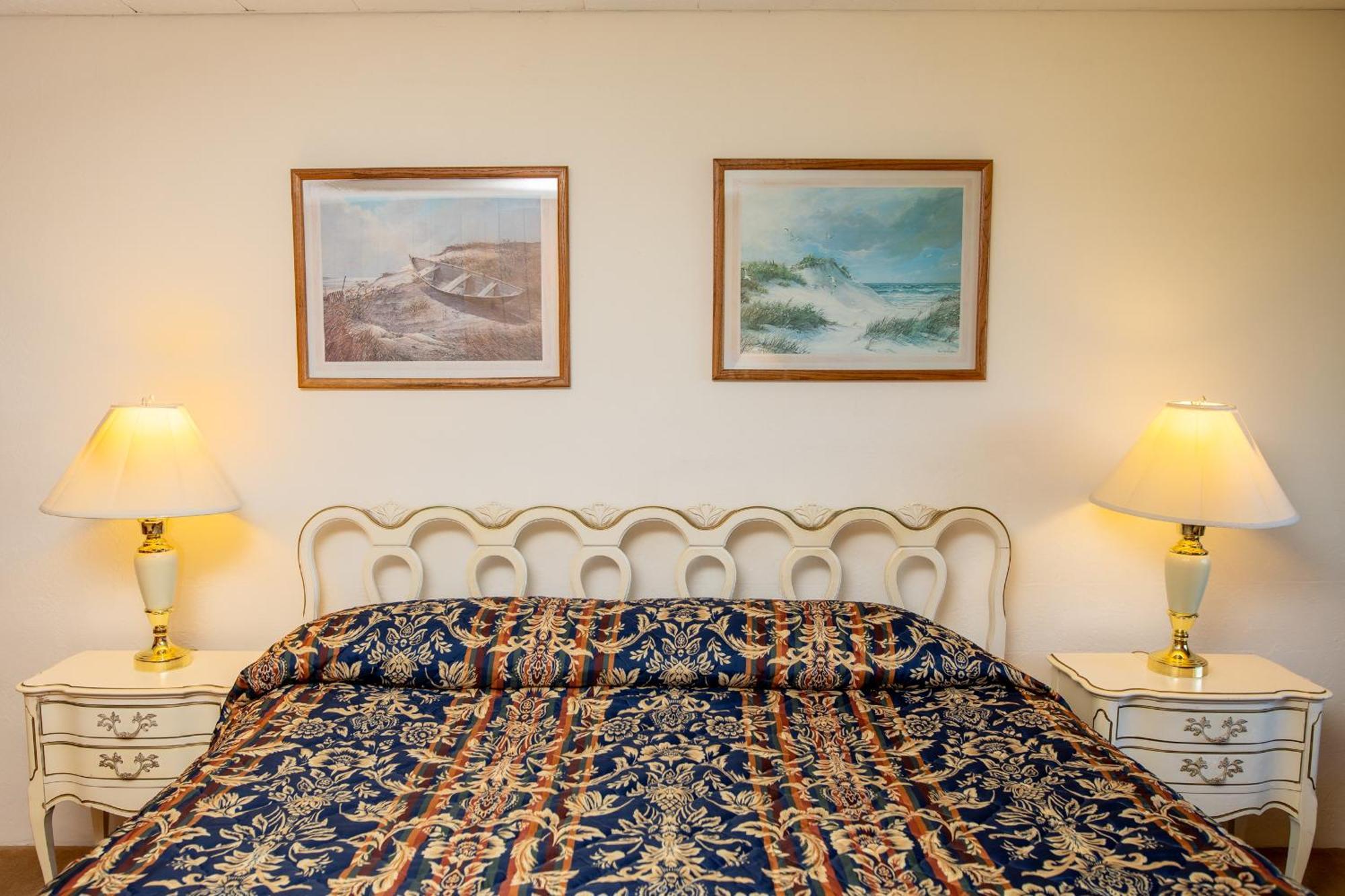 The Ellison Inn & Lounge